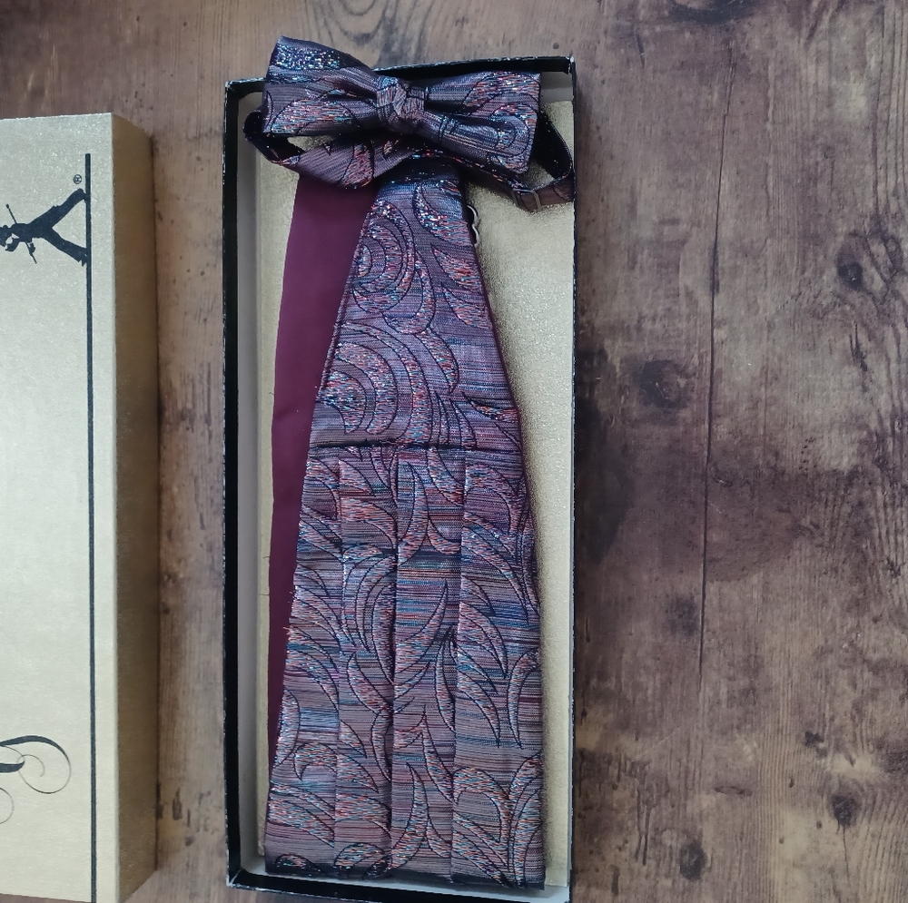 Shiny red silk bow tie and cummerbund set